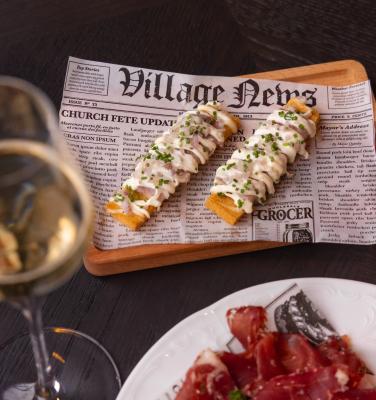 Gerechten op tafel in restaurant in Weert