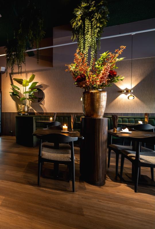 Floormanager aan het werk in bediening