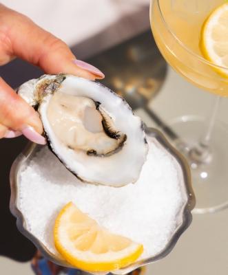 Oesters op het terras in de zon