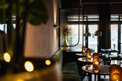 Bistro Luux groene bank zitplaatsen